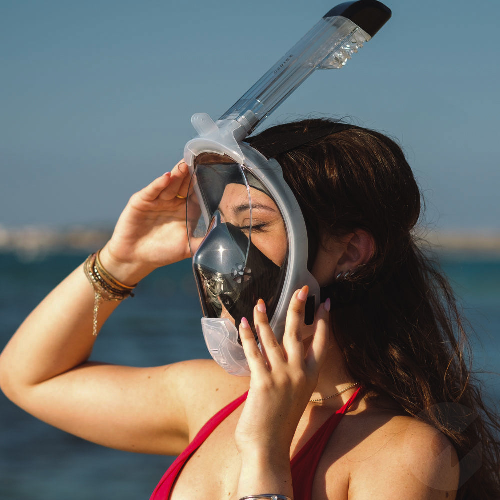 Front view of G2rise adult full-dry snorkeling mask with a clear wide-angle lens