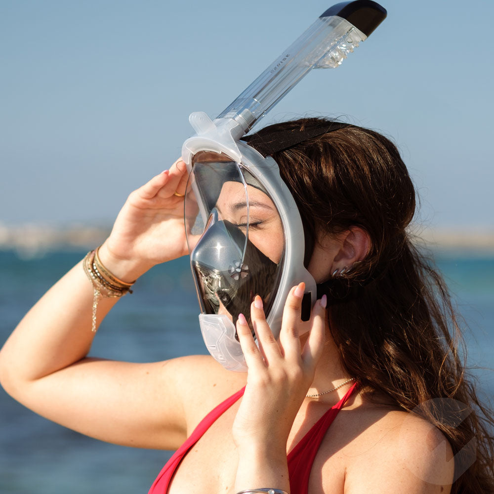 Front view of G2rise adult full-dry snorkeling mask with a clear wide-angle lens