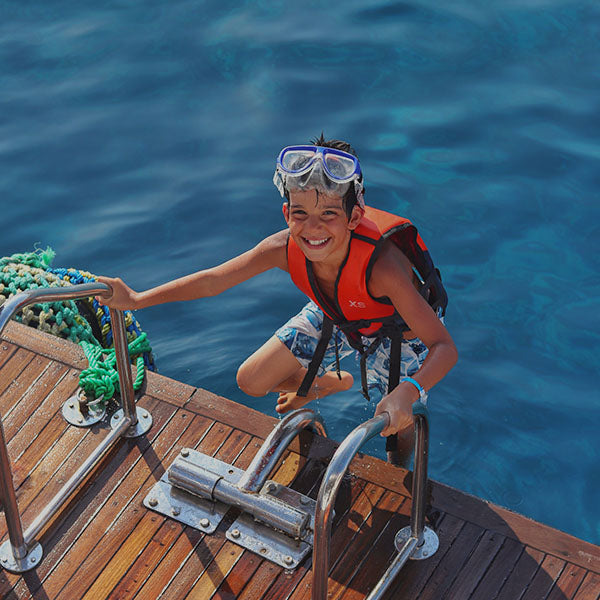 Snorkeling for Kids: Age, Gear, and First-Time Tips